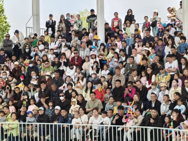 长胜配资 诗和远方都要! 郊野、悦容双园人气满满
