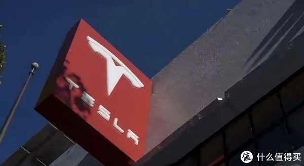 奇侠优配 特斯拉“始祖鸟化”不装了！你们卷配置，我直接卖Logo！